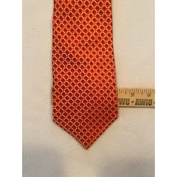 Hugo Boss 100% Silk Hand Made Men's Necktie Red Geometric Shape  ‼️MINT‼️ - Picture 2 of 4